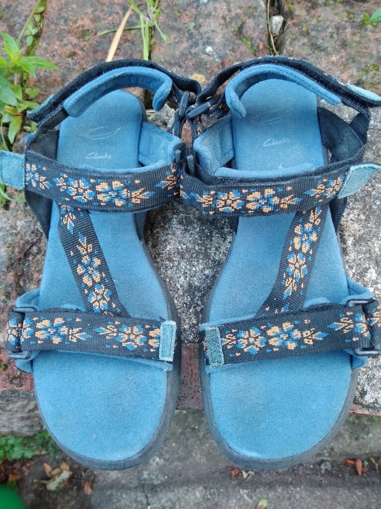 clarks ladies walking sandals